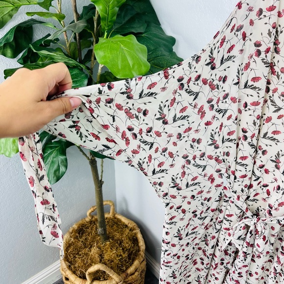 Tularosa Sumner Dress in Red Ditsy - Picture 5 of 11